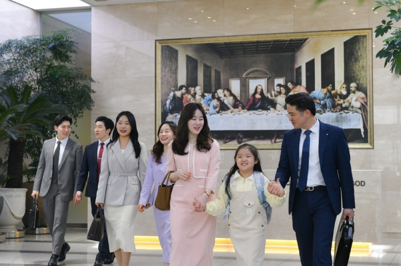 ‘새예루살렘 판교성전’에서 열린 유월절 대성회에 참석하는 신자들.