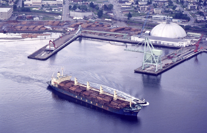 현대상선의 살물선(벌크선) ‘현대16호’가 항해하고 있다. 사진= HMM50년사