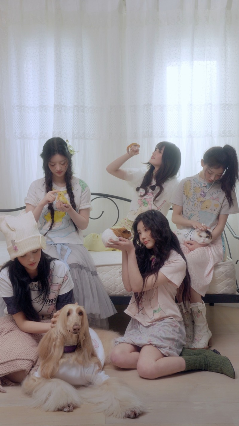 아일릿, 미니 4집 첫 콘셉트 포토 공개…닮은꼴 동물과 교감하는 다섯 멤버