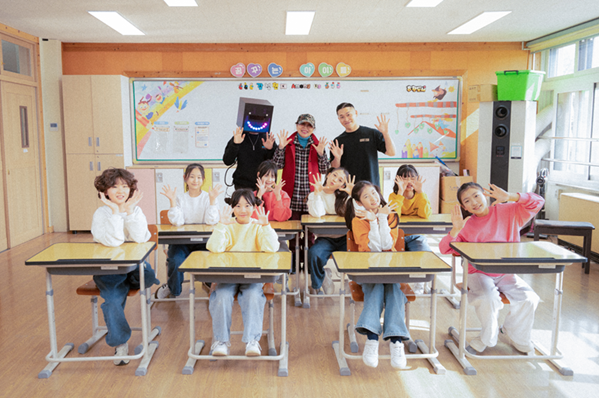 사진=‘그대로 멈춰라 공식 리믹스 뮤직비디오 현장’, moshee, 김방옥 선생님, SEFO(세포) 세포키즈 3기