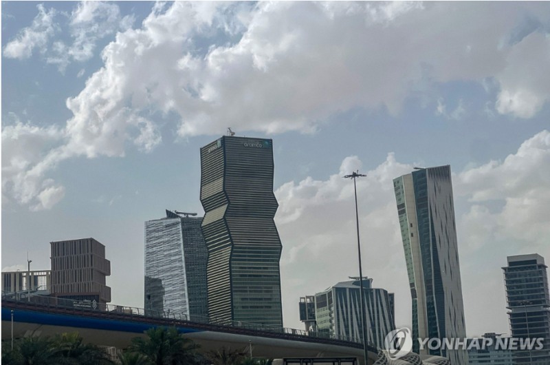 이란은 2일(현지시간) 미국에 협조하는 빅테크기업들에 대한 보복을 선언한 이후 바레인의 통신시설을 공격했다고 CNN이 보도했다. 사진=사우디 리야드의 킹 압둘라 금융지구, 연합뉴스