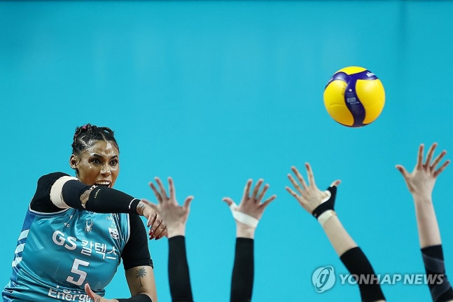 공격하는 GS칼텍스 실바 / 사진=연합뉴스