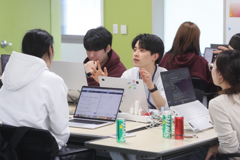 LG 에이머스(Aimers) 해커톤 참가자들 모습
