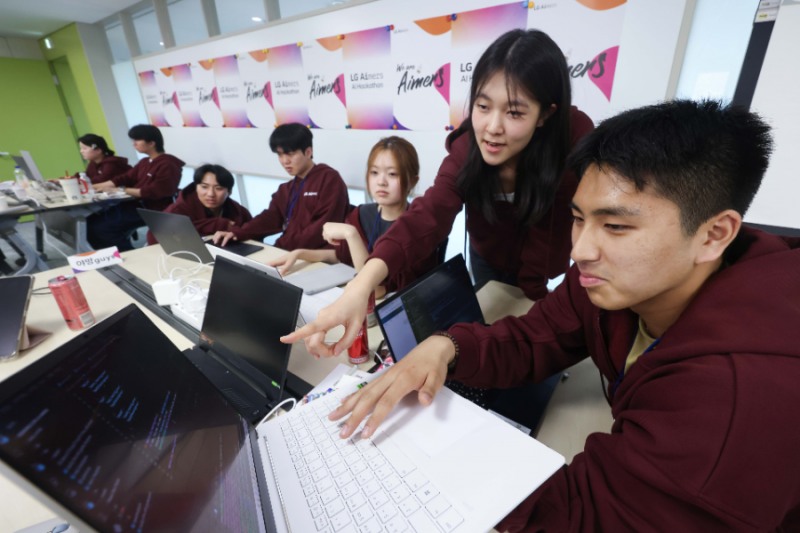 LG 에이머스(Aimers) 해커톤 참가자들 모습