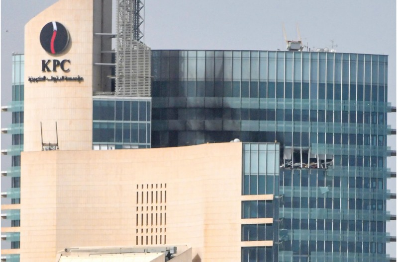 이란 드론 공격에 건물이 피해를 본 쿠웨이트 국영석유공사(KPC). 사진=게티 이미지