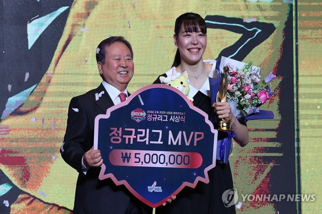 KB스타즈 박지수, 정규리그 MVP 수상 / 사진=연합뉴스