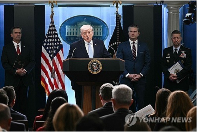 트럼프 대통령은 6일(현지시간) 기자회견에서 "합의가 불발할 경우 이란의 모든 교량과 발전소를 공격하겠다고 밝혔다. 사진=AFP, 연합뉴스