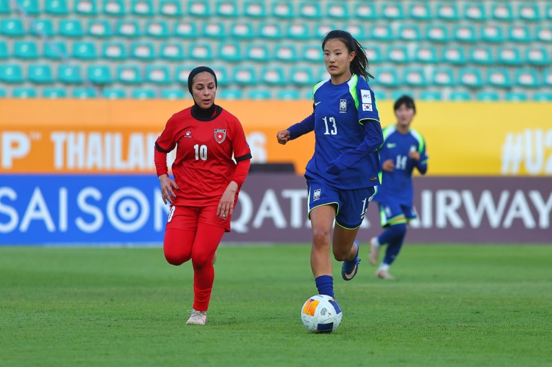 김민서가 요르단과의 AFC U-20 여자 아시안컵 조별리그 2차전에서 드리블하는 모습. / 사진=연합뉴스