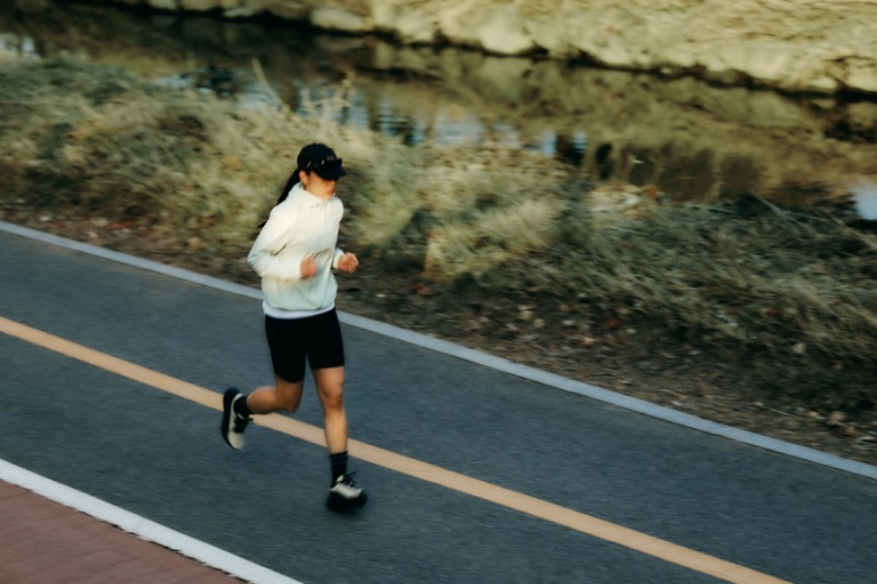 르꼬끄 스포르티브, 김보름과 함께한 ‘에어리 재킷’ 캠페인 화보 공개