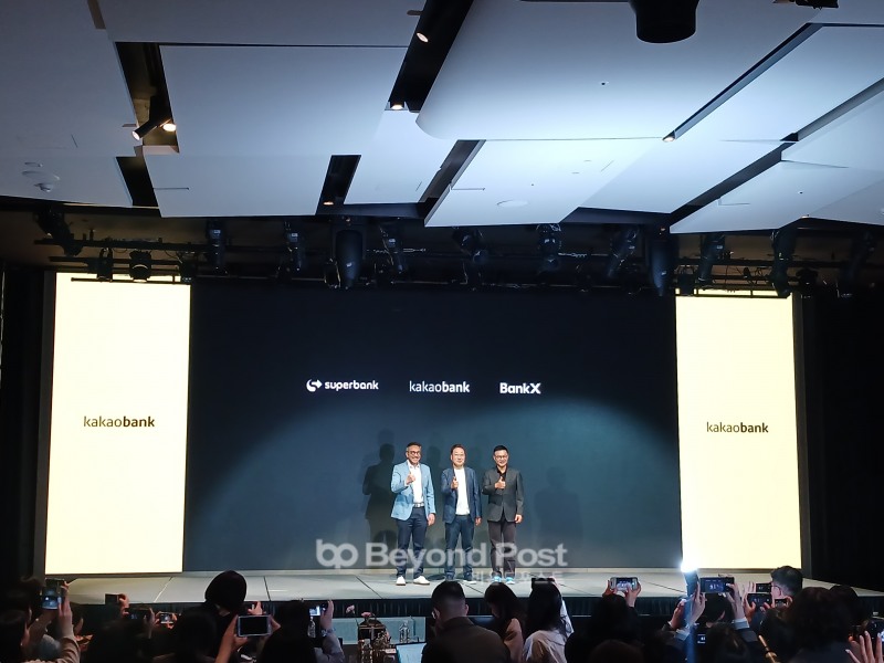 (왼쪽부터)고르 M. 시아한(Tigor M.Siahaan) 인도네시아 슈퍼뱅크 CEO, 윤호영 카카오뱅크 대표, 뿐나맛 위찟끌루왕싸(Punnamas Vichitkulwongsa) 태국 뱅크X CEO./신용승 기자