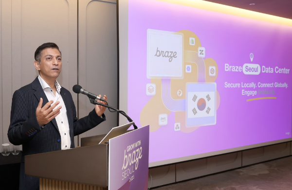 웨스틴 서울 파르나스에서 샤히드 니자미(Shahid Nizami) 브레이즈 APAC 부사장이 한국 시장 투자 확대를 발표하고 있다.