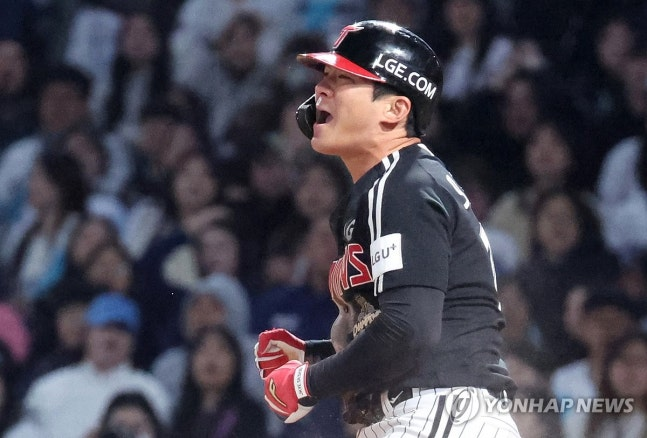 LG 오지환 그라운드 홈런 '포효' / 사진=연합뉴스