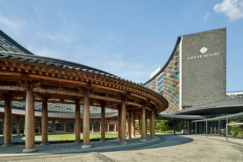 롯데리조트, 4월 투숙객 대상 주유쿠폰·전기차 충전권 증정 이벤트 진행