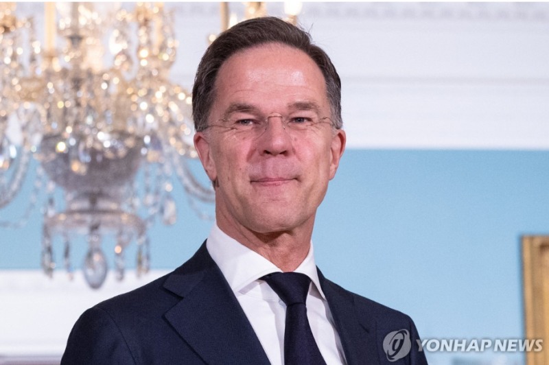 트럼프 대통령이 백악관을 방문한 뤼터 나토 사무총장에게 미군 재배치 문제를 언급했을 지 주목된다.. 사진=로이터통신 연합뉴스