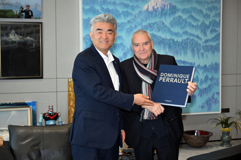 대우건설 정원주 회장(왼쪽)과 을지로 대우건설 본사를 방문한 도미니크 페로(오른쪽)./대우건설