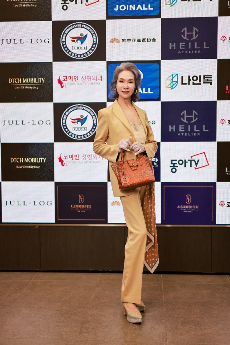 한양대 시니어모델 6기 조정미, 알렉산더페리 패션쇼 주목…“대상 수상자가 증명한 무대의 품격”