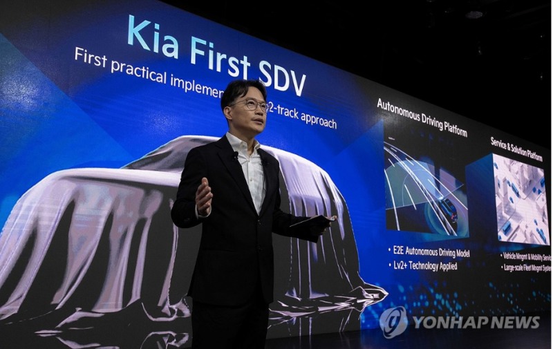 기아는 2030년까지 전기차 판매량을 기존보다 20% 넘게 줄인 연간 1백만대로 하향 조정했다고 밝혔다.사진=박민우 현대자동차 기아 AVP 사장, 연합뉴
