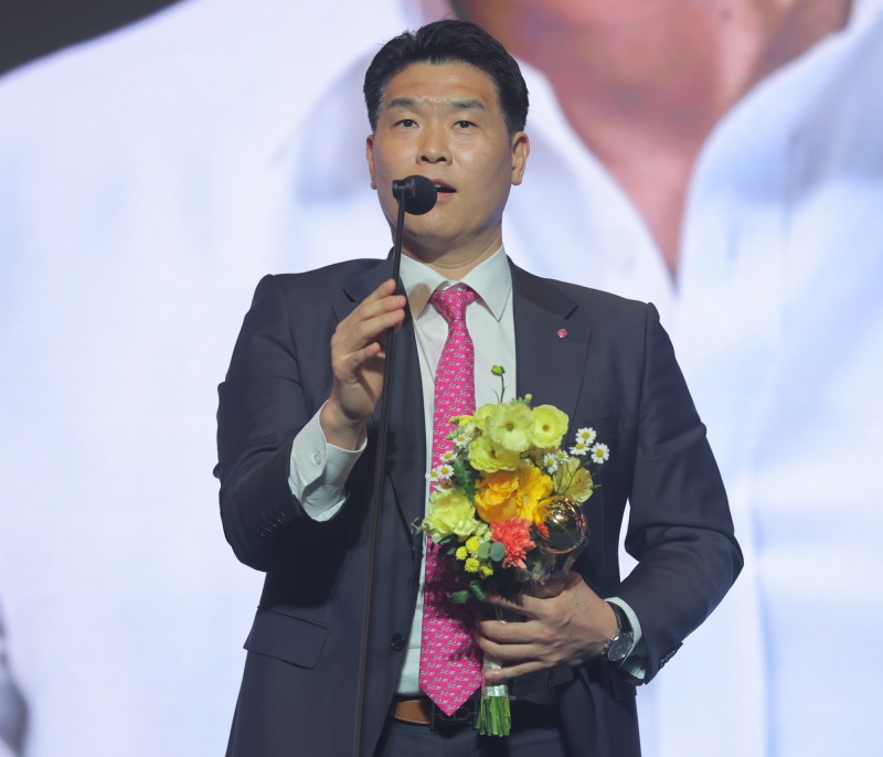 프로농구 감독상 수상한 조상현 감독. / 사진=연합뉴스