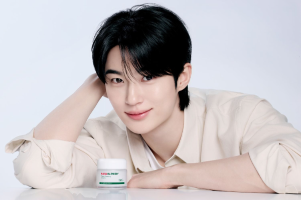 레드 블레미쉬 클리어 수딩 크림EX 변우석 광고 이미지