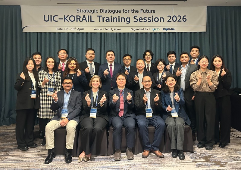 한국철도공사(코레일)가 지난 6일부터 10일까지 국제철도연맹(UIC) 아시아·태평양 지역 10개국 초청연수를 진행했다.사진은 연수 수료식 모습./한국철도공사