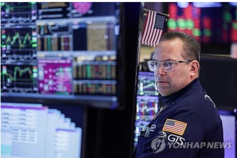 투자자들이 11일 시작되는 미국과 이란간 협상에 주목한 가운데 뉴욕증시 3대 지수는 혼조세로 마감했다. 사진=AP, 연합뉴스