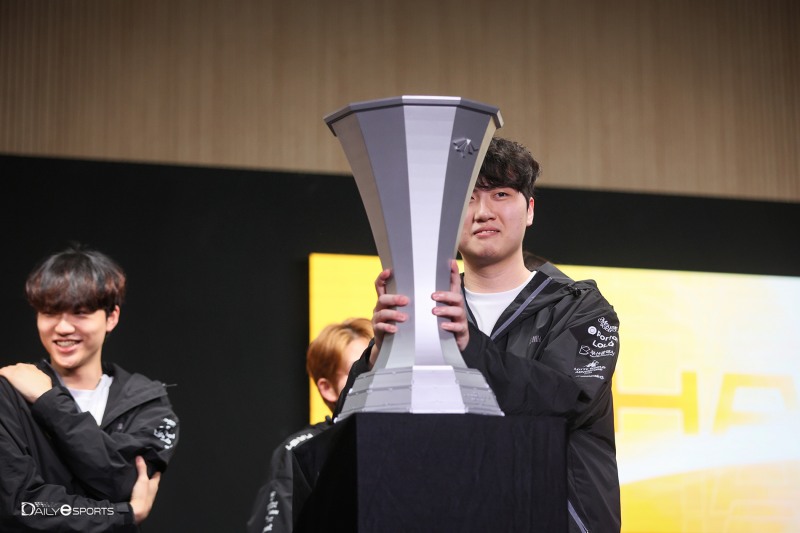 '데이스타' 유지명.