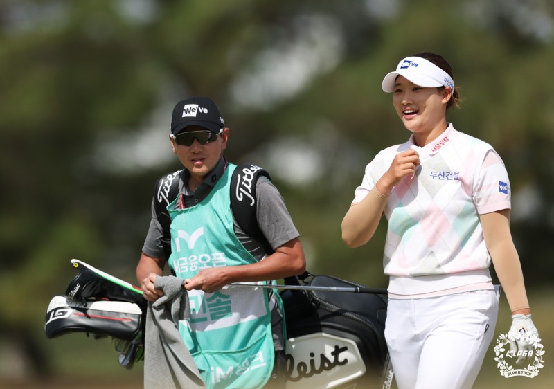 우승 김민솔(오른쪽). / 사진=연합뉴스