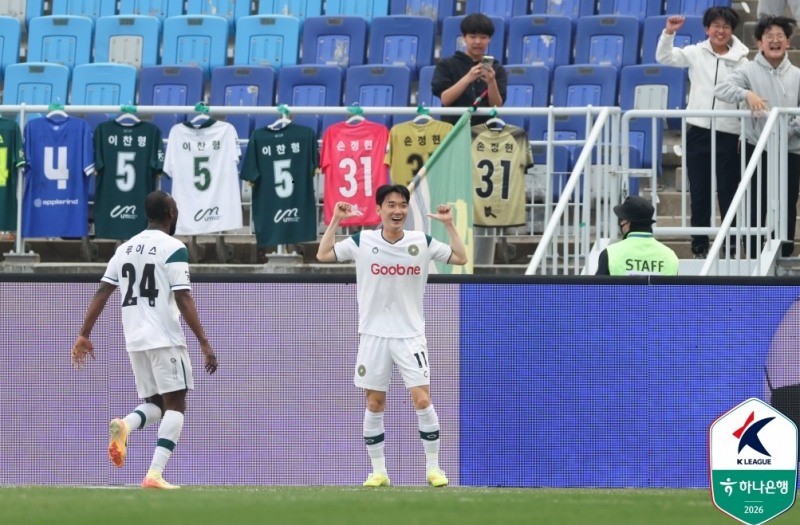 결승골을 터트리고 환호하는 김포FC 이시헌. / 사진=연합뉴스