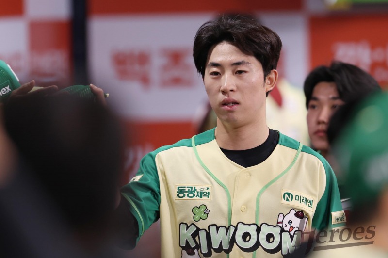 12일 롯데 자이언츠전에 등판한 키움 우완 배동현. / 사진=연합뉴스