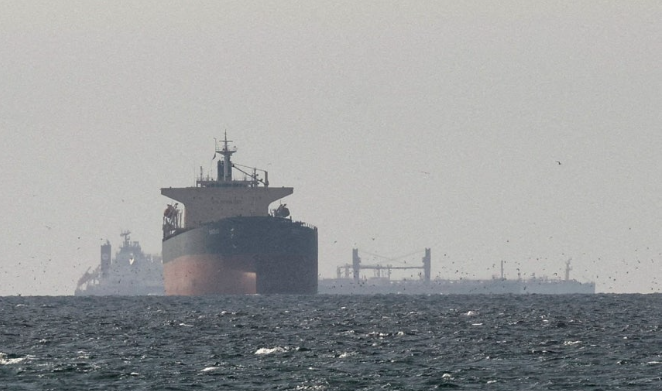 (상보) 휴전 발표 후 호르무즈 통과 선박 14~16척 불과 - FT