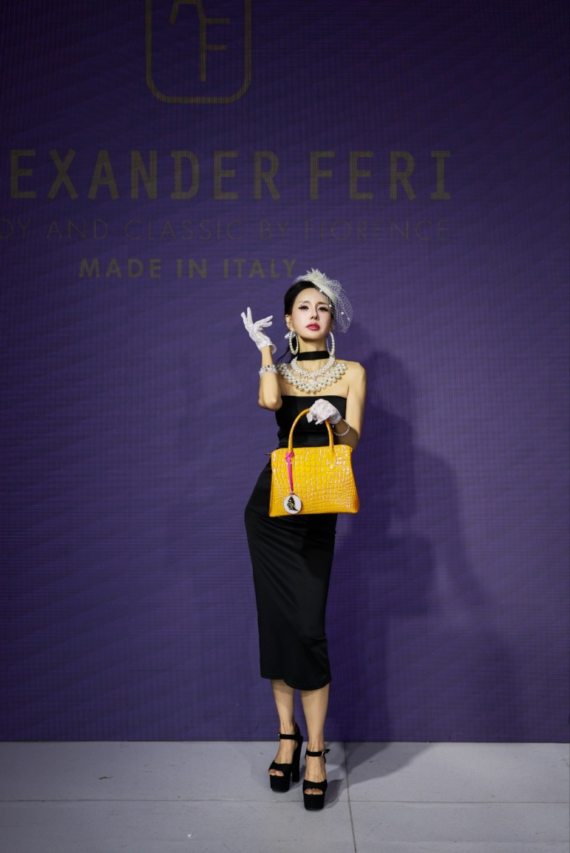 여름 시즌 런웨이를 빛내다…모델 박채린, 알렉산더페리 패션쇼 주목