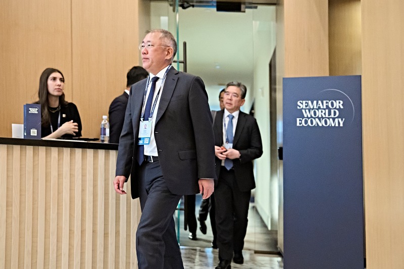 2026 세마포 월드 이코노미 행사에 참석한 현대차그룹 정의선 회장./현대차그룹