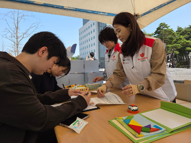 지난 13일, 가톨릭관동대 학생상담센터를 비롯해 6개 기관이 참여한 연합 캠페인 현장 사진. (사진제공=가톨릭관동대)