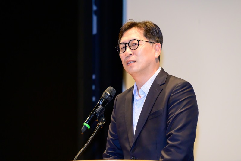 김인우 한국산업안전보건공단 경기광역본부장이 지난 9일 삼성전자에서 개최하는 ‘대·중소기업 안전보건 상생협력 사업 발대식’에 참석해 기업 간 위험격차 해소의 의지를 다졌다./한국산업안전보건공단 경기광역본부