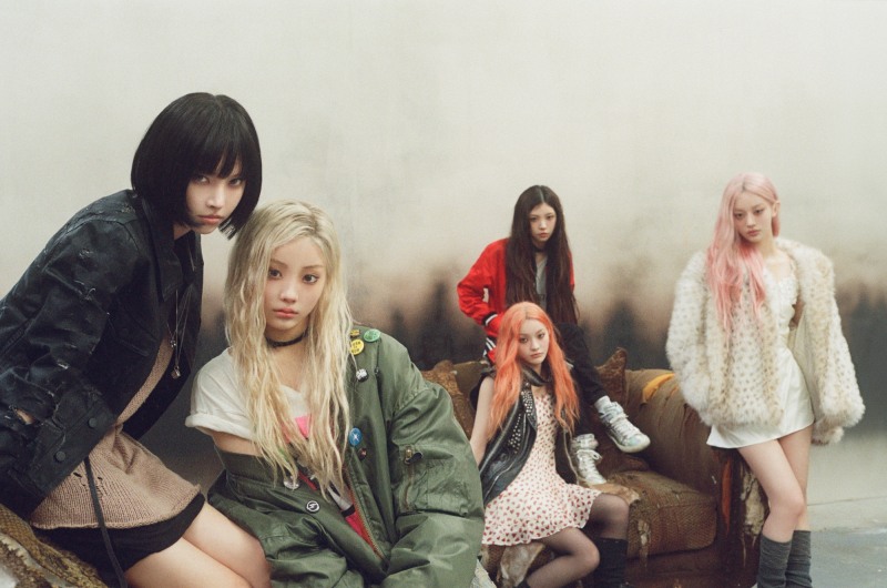 아일릿의 매력은 예측 불가…파격 변신 담은 미니 4집 ‘FREE RIDER’ 버전 콘셉트 포토 공개