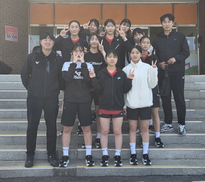 강릉여고 배구부, 지도진과 선수들이 함께 만든 3위 입상