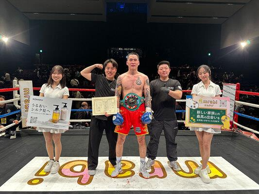 복싱 미들급 동양 챔피언에 오른 백하소(가운데). / 사진=연합뉴스