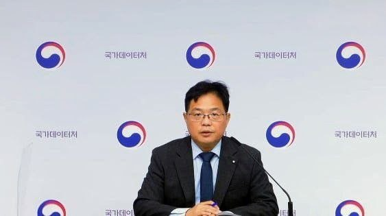 빈현준 사회통계국장이 15일 오전 재정경제부에서 3월 고용동향을 발표했다(출처: 국가데이터처)