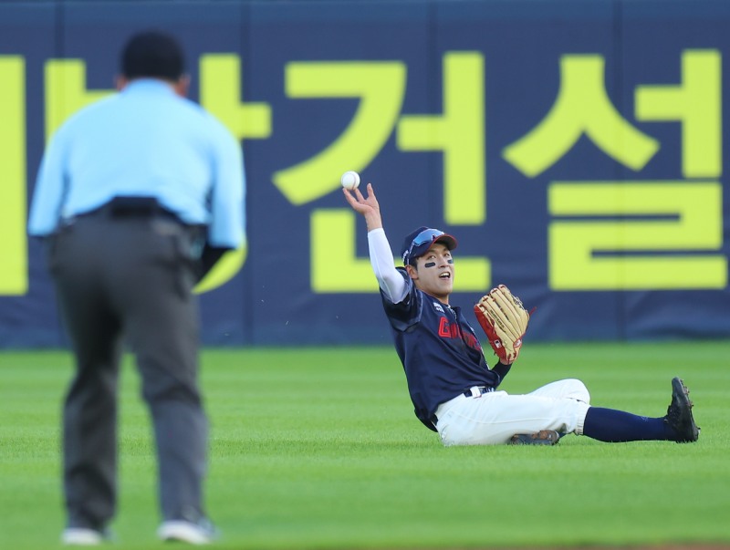 황성빈의 호수비. / 사진=연합뉴스
