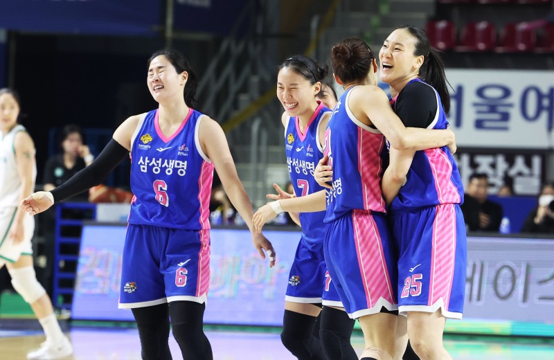 기뻐하는 삼성생명 선수들. / 사진=연합뉴스