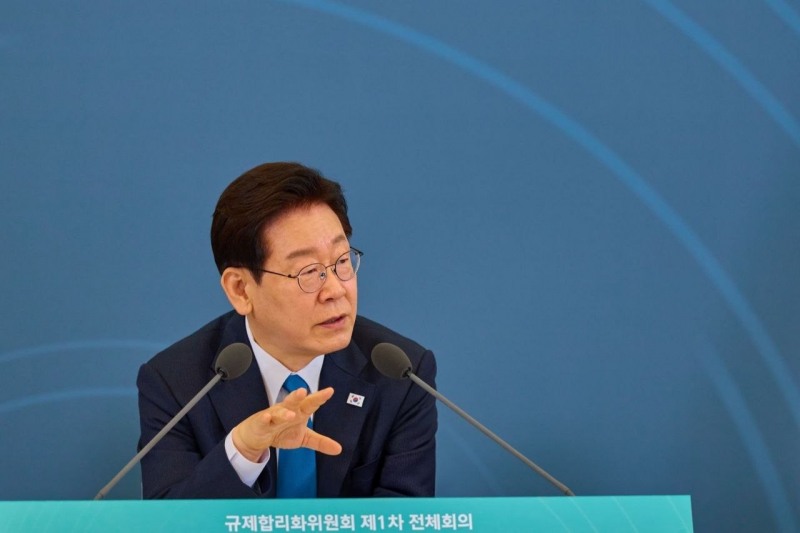 14일 청와대에서 열린 규제합리화위원회 제1차 전체회의에 참석한 이재명 대통령(출처: 청와대)