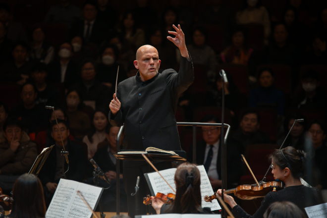 서울시향의 지휘자 얍 판 츠베덴 음악감독. (사진제공=서울시향)