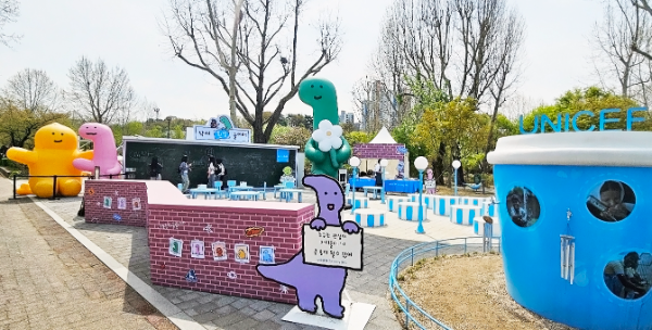서울어린이대공원 ‘유니세프 맘껏정원’에 마련된 ‘낙서 환영 놀이터’ (사진제공=유니세프 한국위원회)