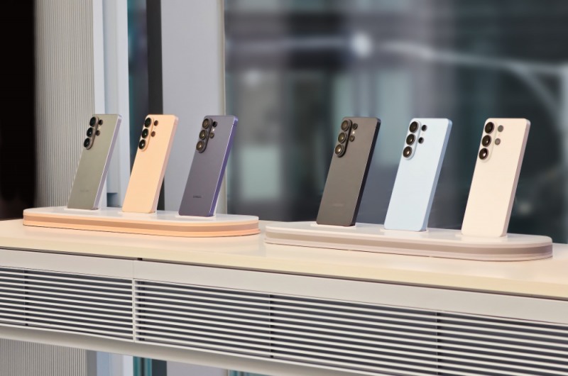 '삼성 강남'에 진열된 갤럭시 S26 시리즈