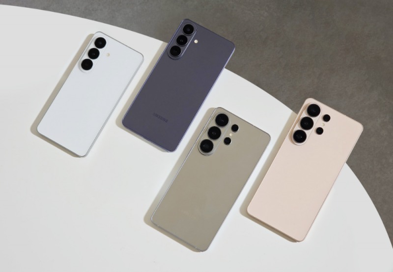 '삼성 강남'에 진열된 갤럭시 S26 시리즈