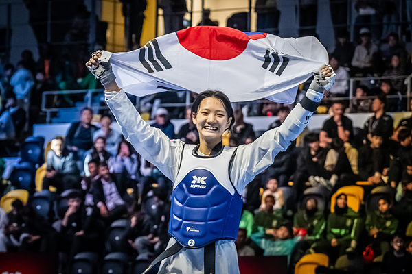 우승 세리머니 펼치는 이시우. / 사진=연합뉴스