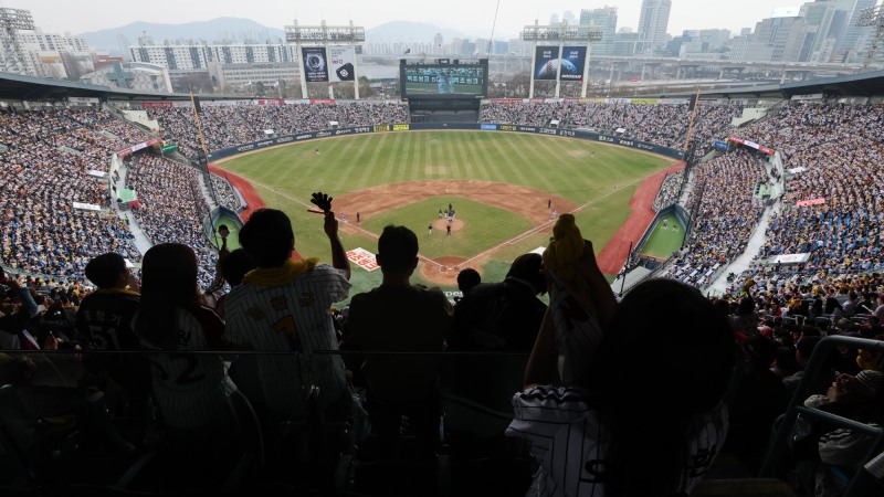 프로야구 개막 첫 주말부터 뜨거운 응원 열기. / 사진=연합뉴스