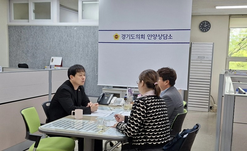 유영일 경기도의원(왼쪽)