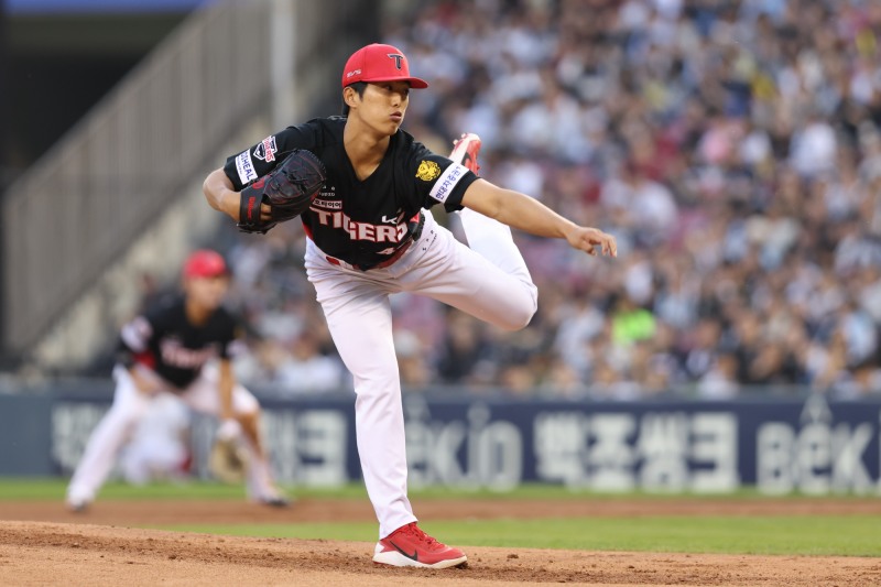 KIA 왼팔 투수 이의리의 투구. / 사진=연합뉴스