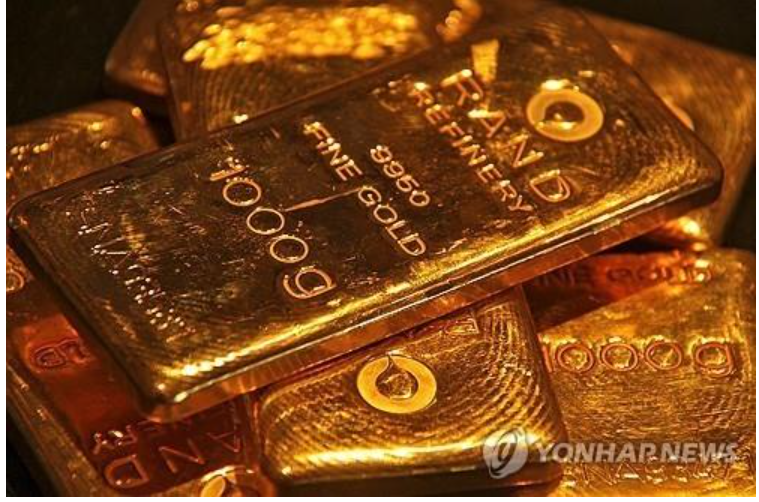 국제금값이 17일(현지시간) 호르무츠해협 개방 소식에 1% 가까이 상승하며 한 달만에 최고치를 기록했다. 사진=로이터통신, 연합뉴스